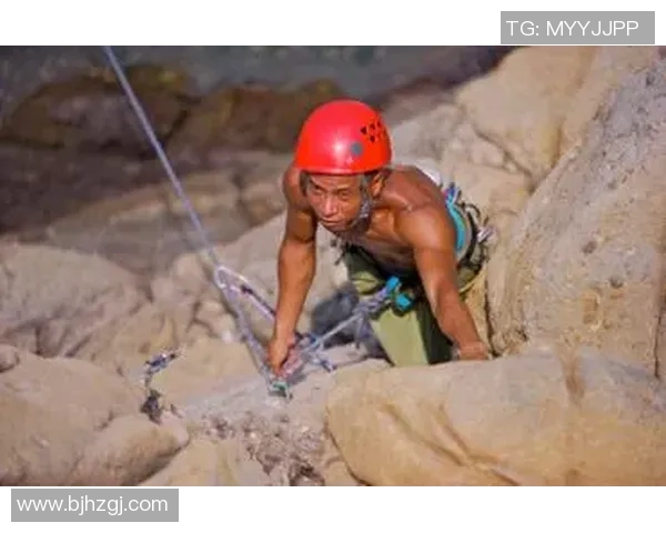 深圳攀岩队在极限运动世界杯中的耐力表现分析与点评